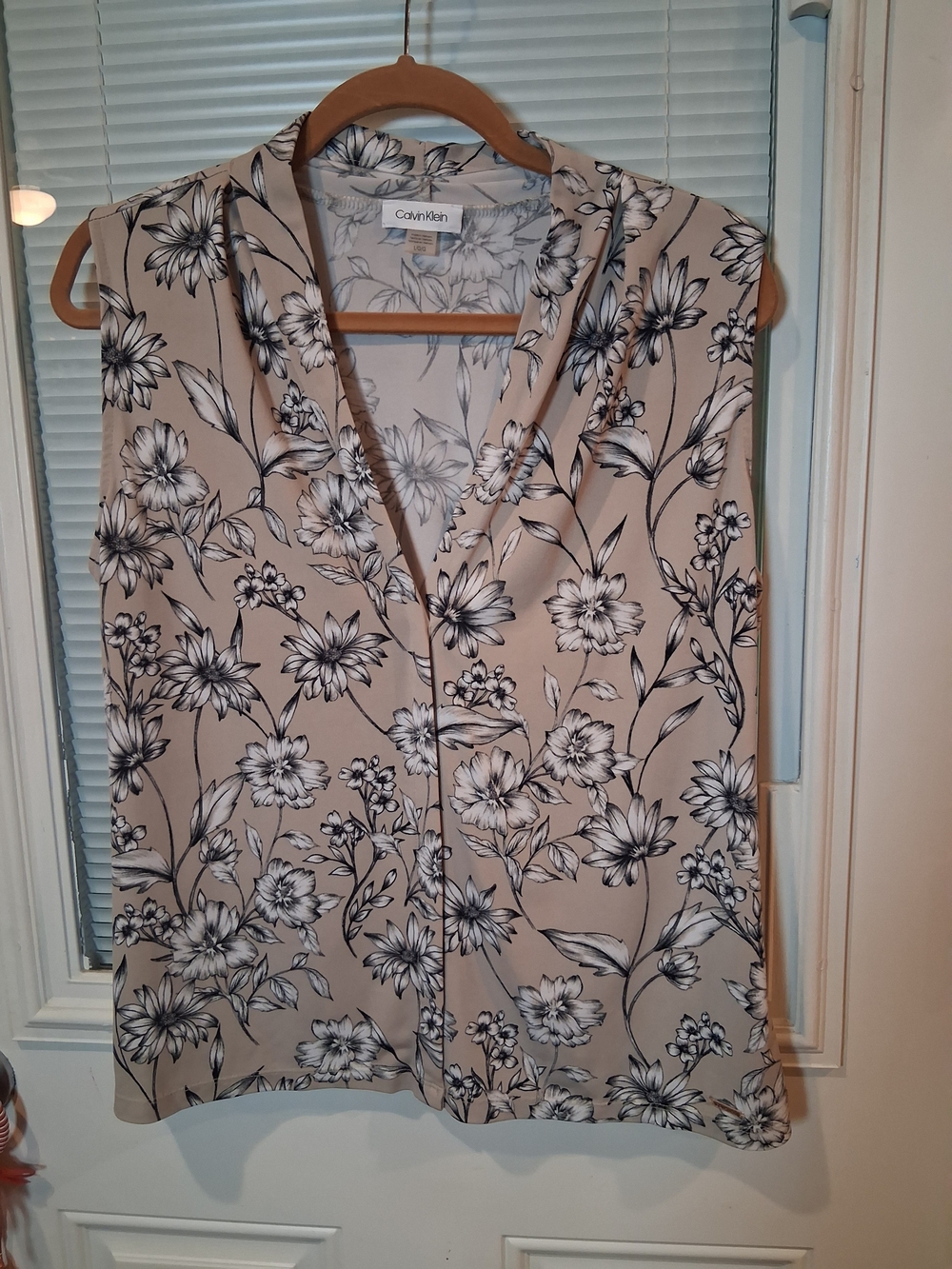 sku390 Calvin Klein Women's Beige Floral Sleeveless Blouse Size L